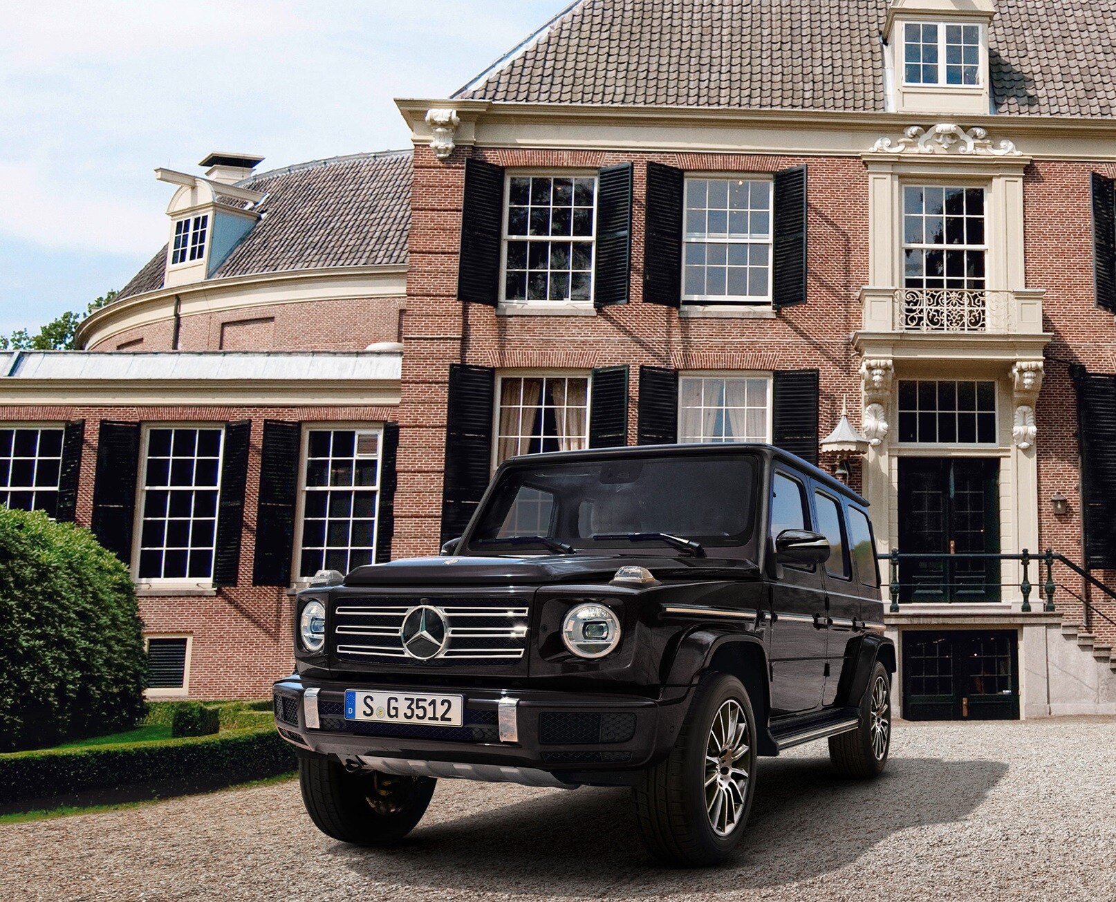 Internationale Organisationen | Mercedes-Benz G-Klasse vor Haus