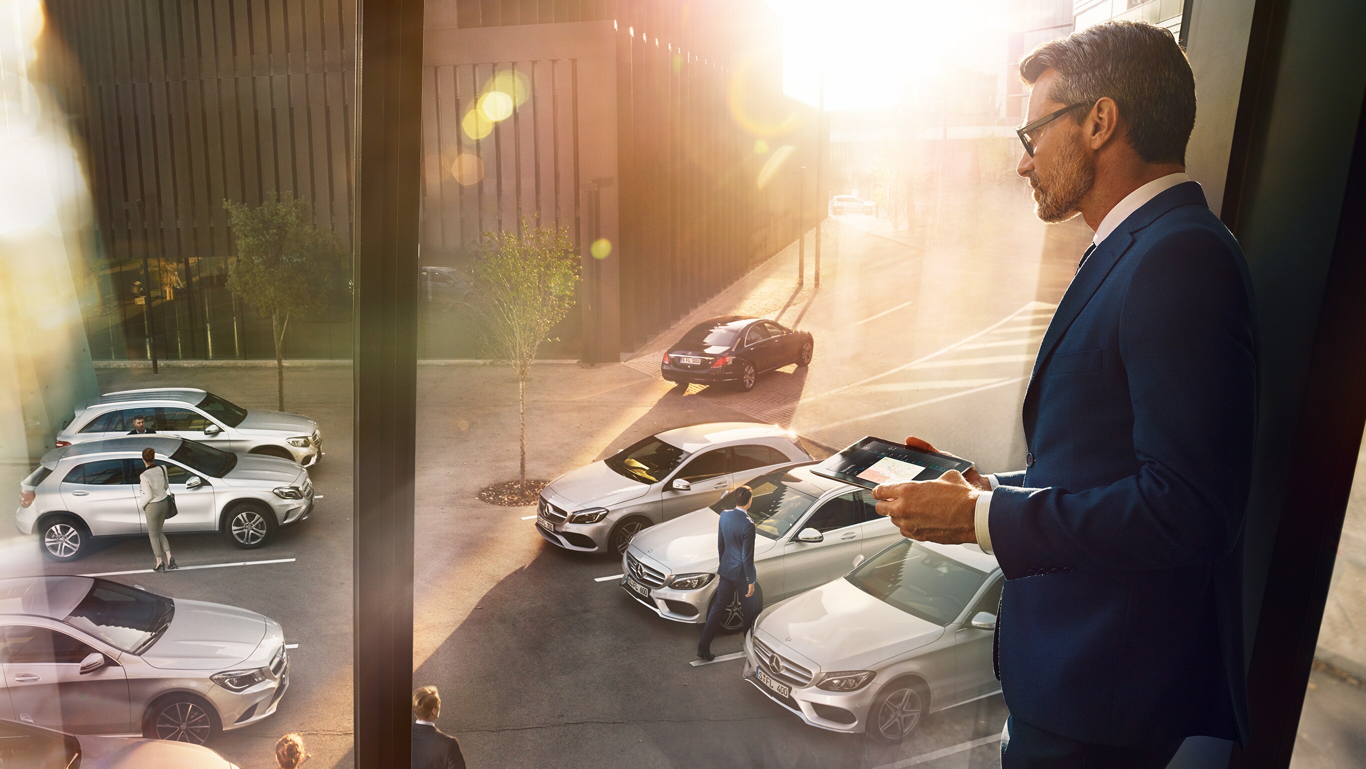 Zu den Vorteilen für Mercedes-Benz Geschäftskunden zählen Sicherheit und Komfort. Mercedes-Benz Geschäftskunden: Sicherheit und Komfort