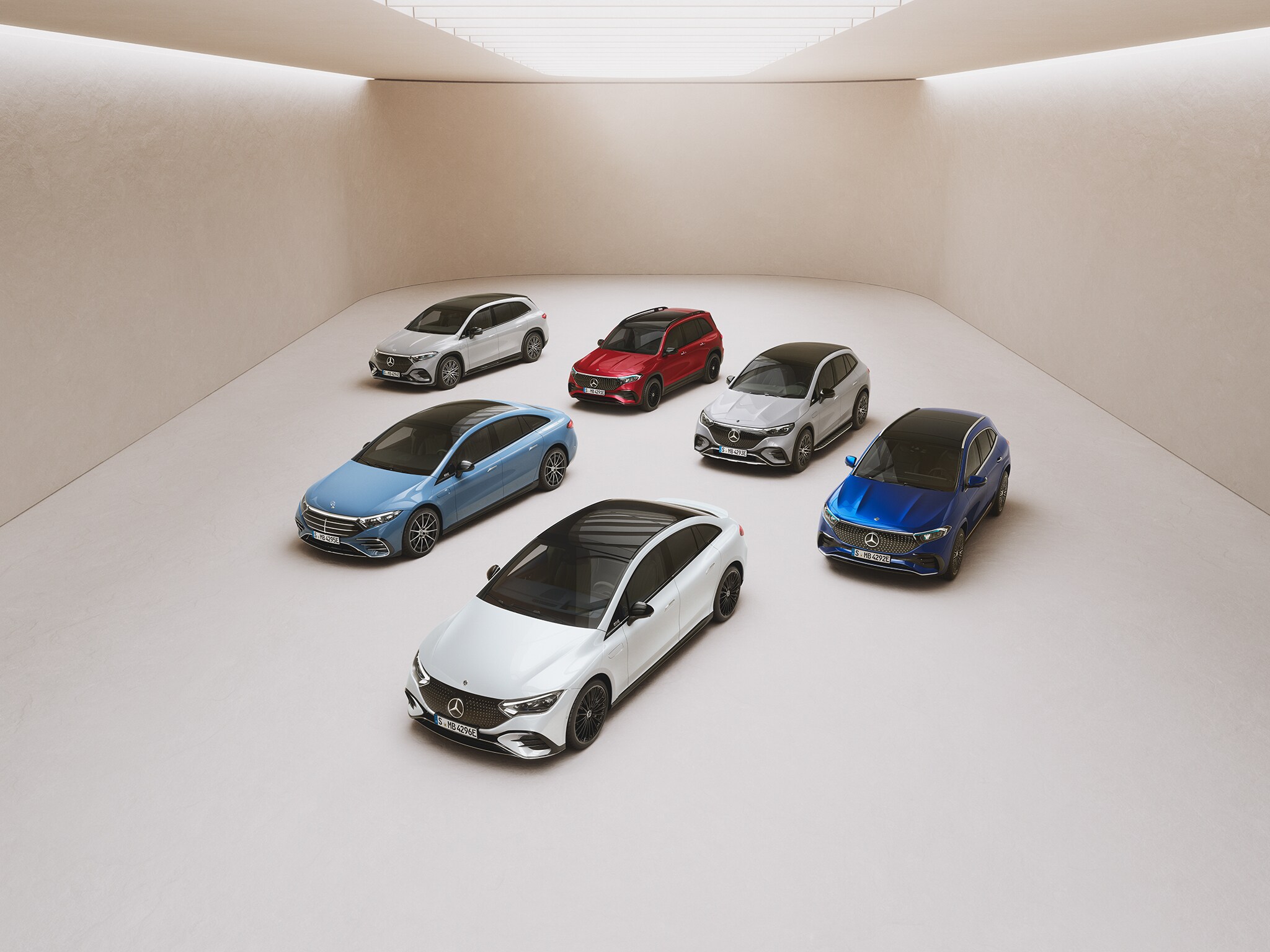 Aktuelle Aktionen | Mercedes-Benz. Eine Auswahl verschiedener EQ-Modelle.