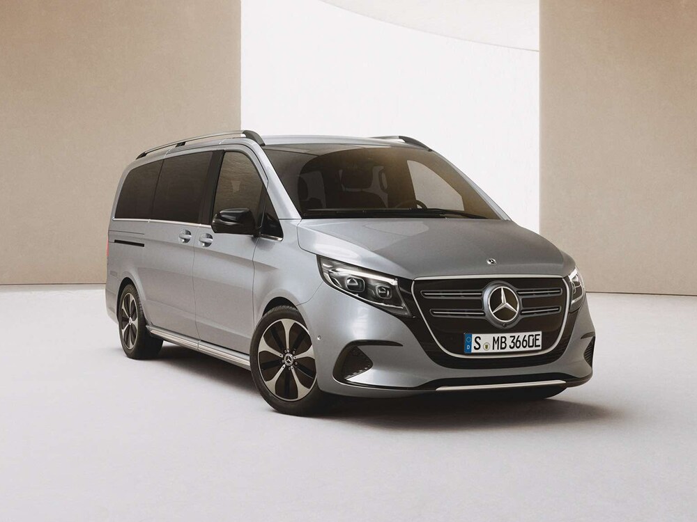 Vollelektrische Modelle | Mercedes-Benz. EQV in einer seitlichen Frontansicht.