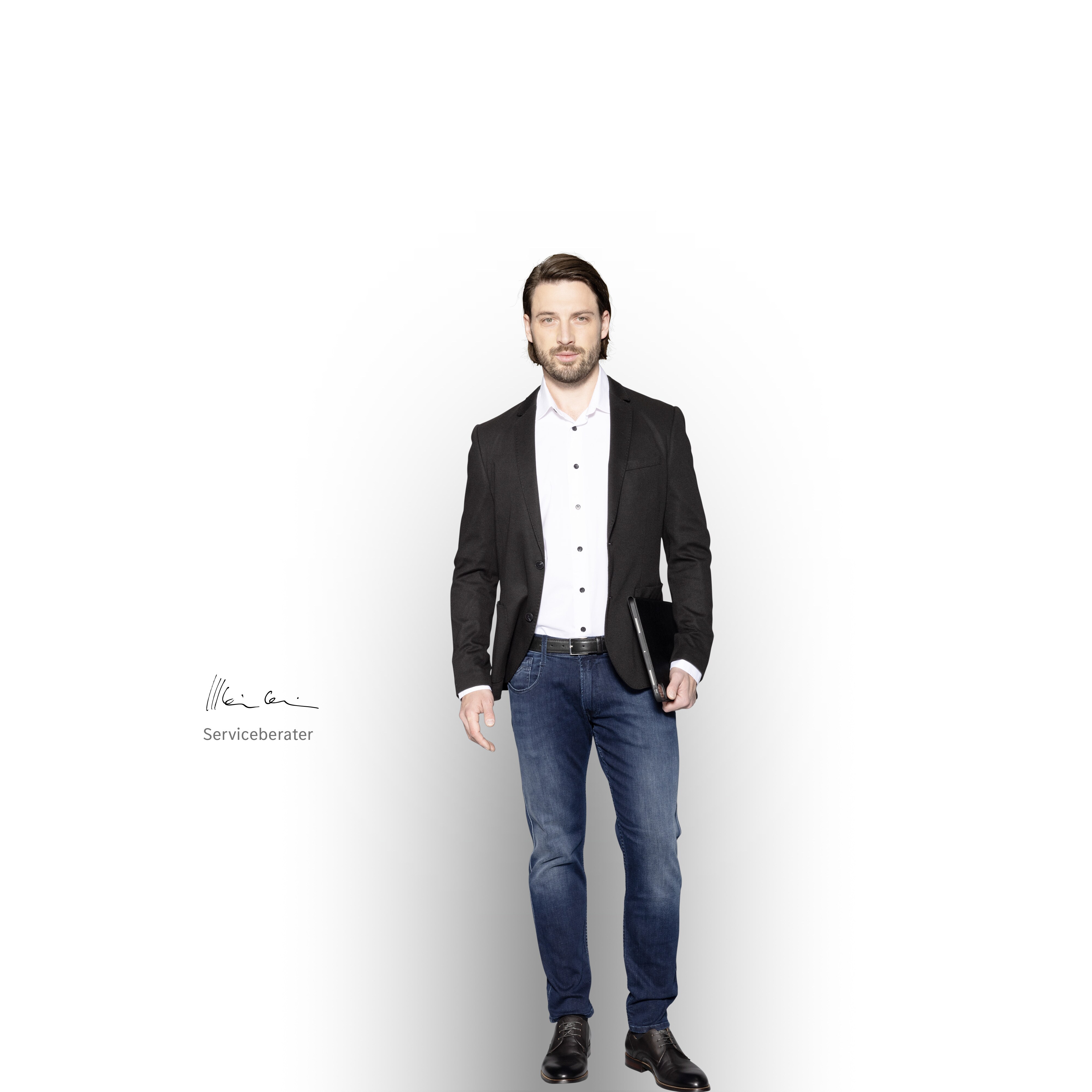 Fleet Services | Mercedes-Benz Transporter. Der Serviceberater lächelt Sie an und ist bereit, Ihnen bei Ihrem Mercedes-Benz Fuhrpark zu helfen.