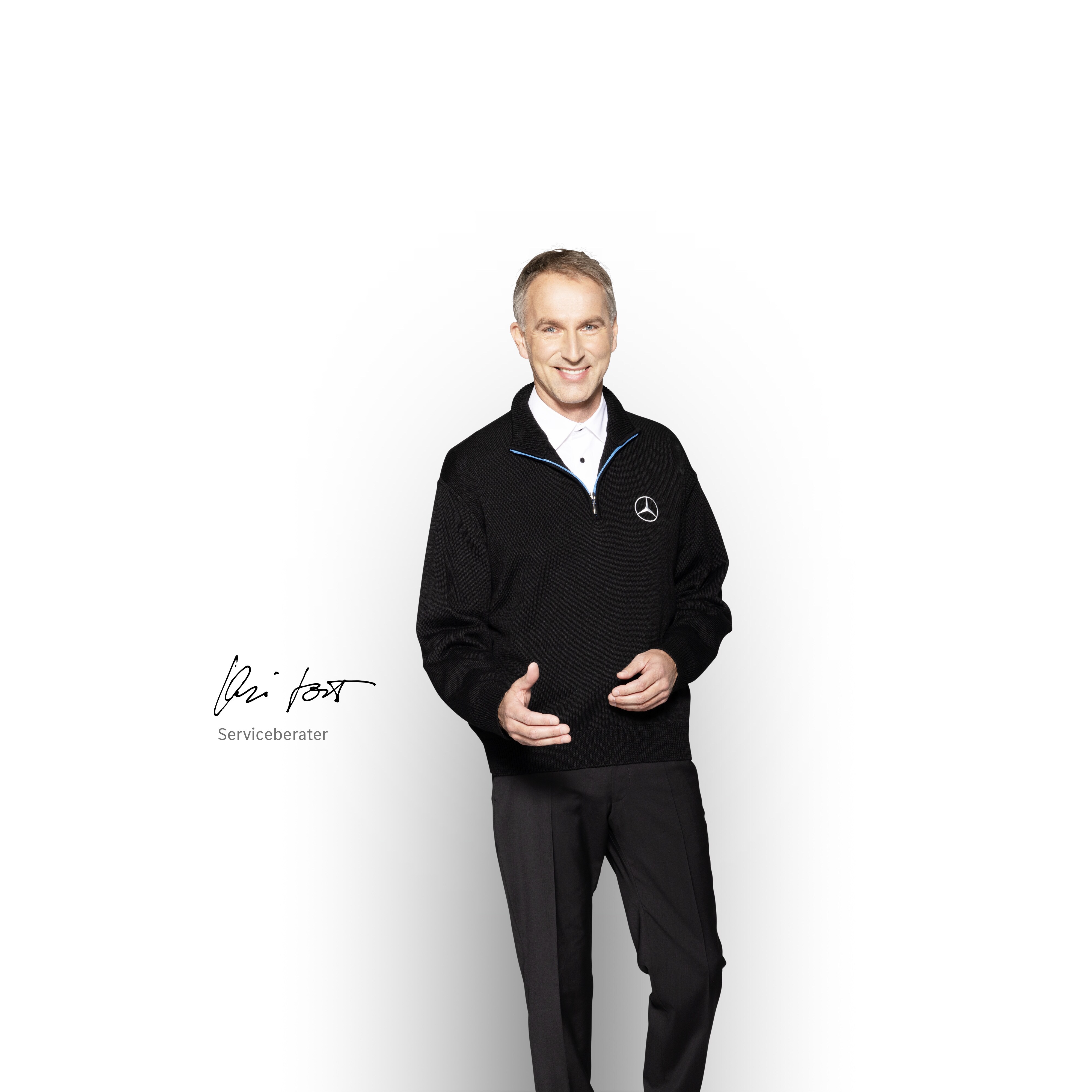 Digitale Extras | Mercedes-Benz Transporter. Bild eines Mercedes-Benz Serviceberaters, der über Konnektivitätslösungen informiert.