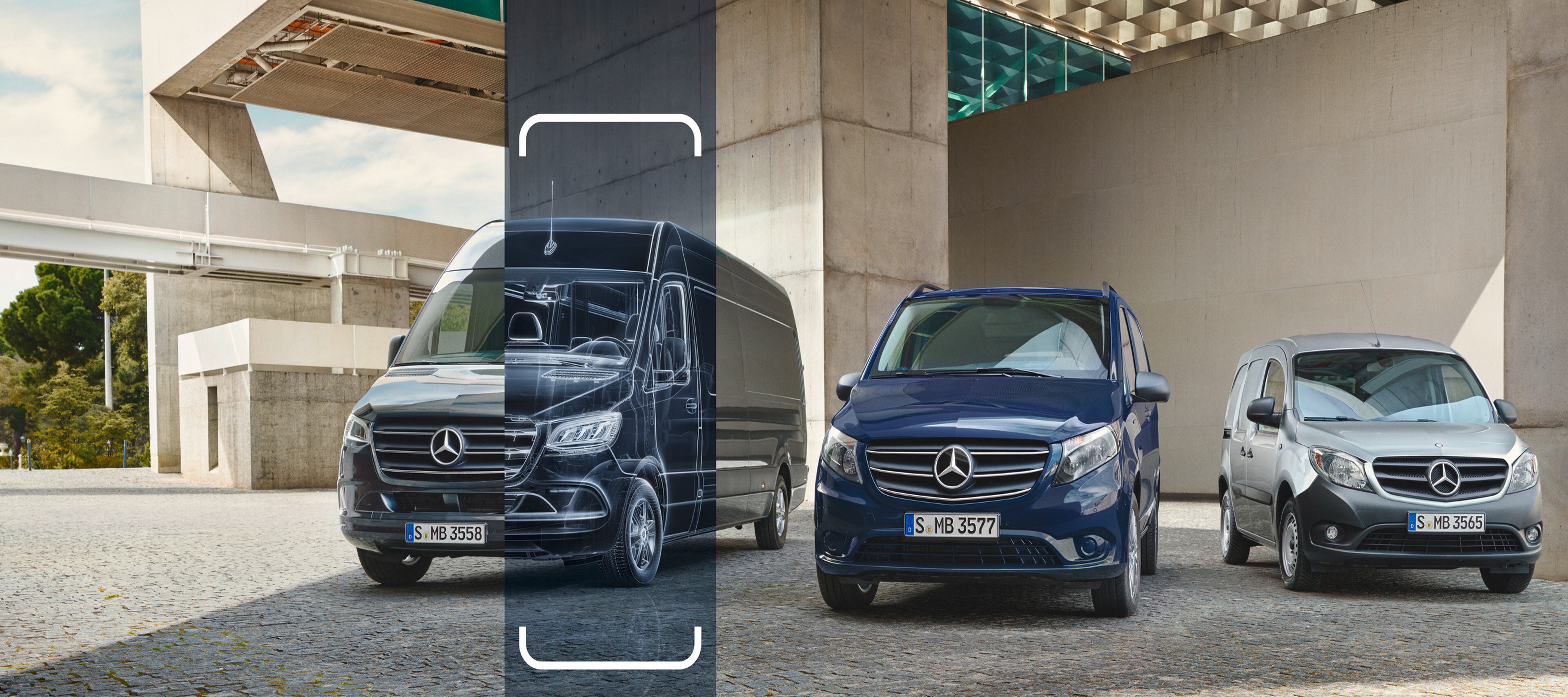 Mercedes-Benz Gebrauchtfahrzeugsuche Eine Reihe von Mercedes-Benz Gebrauchttransportern vor einem architektonischem Hintergrund