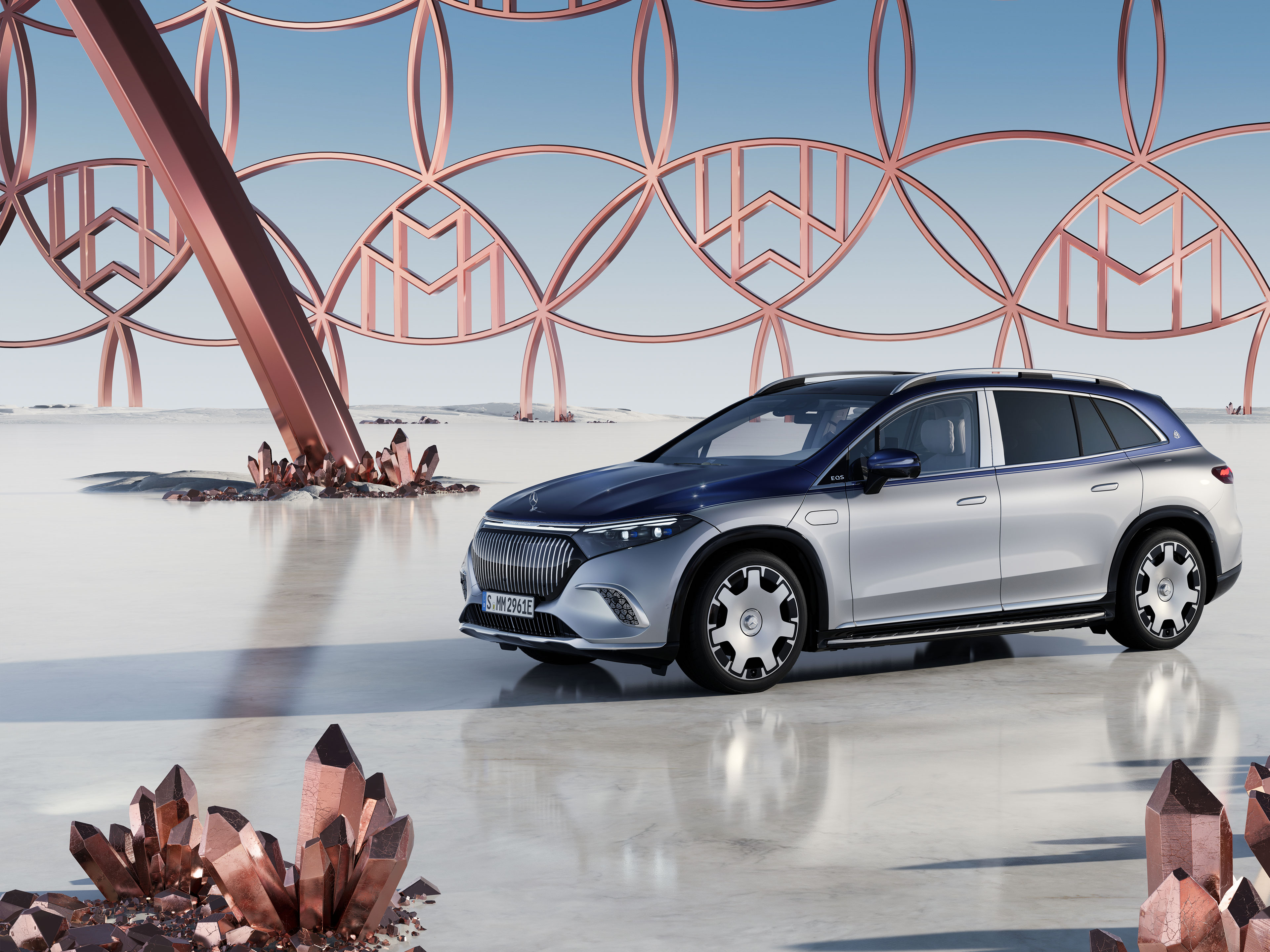 EQS SUV | Marke | Mercedes-Maybach Der Mercedes-Maybach EQS SUV in einer Seitenansicht.